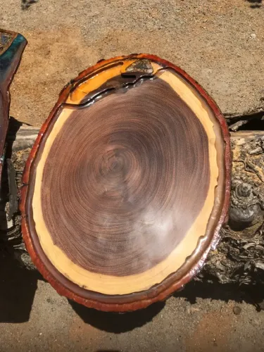 Tábua de churrasco em madeira resinada epóxi 