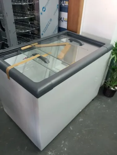 NZ. Freezer horizontal tampa de vidro 300 litros GELOPAR 