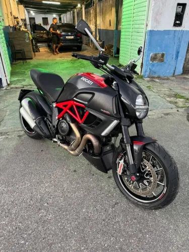 Ducati Diavel CARBON - RARIDADE - MAIS NOVA DO BRASIL