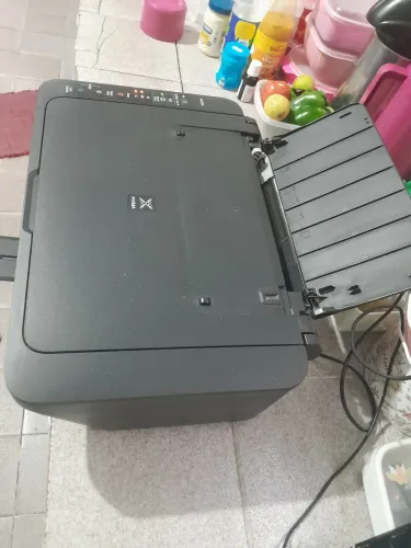 Vendo empressora canon valor 400 reais .