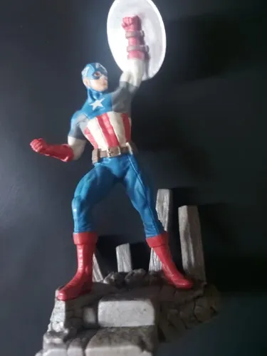 ESTATUETA CAPITÃO AMÉRICA SCHLEICH MARVEL
