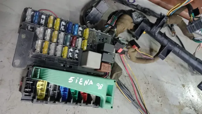 Caixa de fusível com chicote Siena 1.0 Fiasa