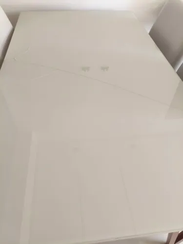 Mesa laca com 4 cadeiras