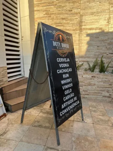 Placa para propaganda tipo triângulo