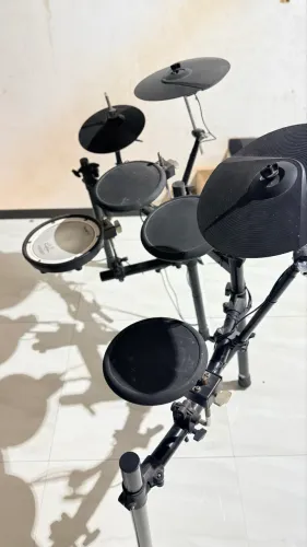 Bateria eletrônica roland