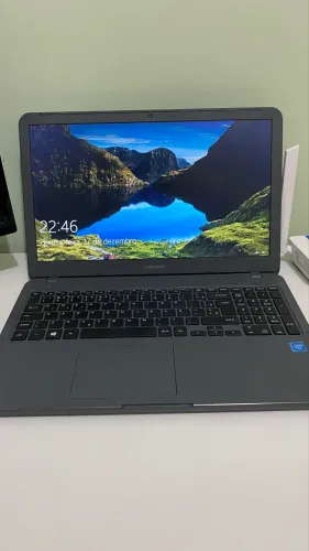 Samsung E30 Essentials - Ótima condição