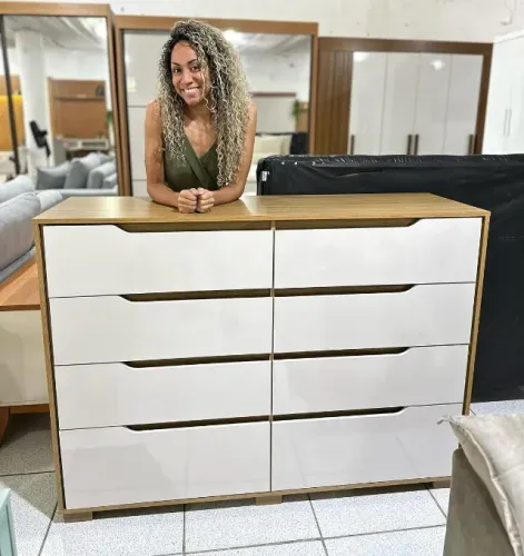 Cômoda 8 Gavetas Geórgia Freijó/Off White Moval - Montagem Por Conta Da Loja 