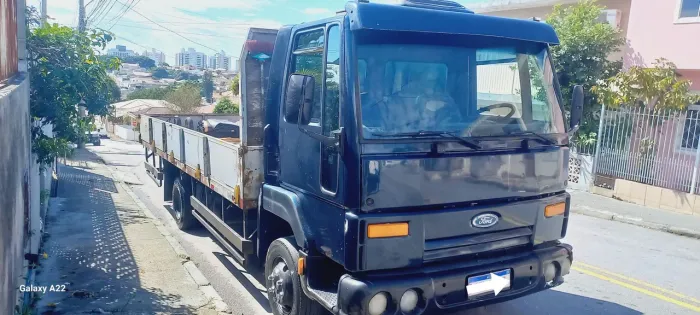 Pequenos fretes, transportes em geral. 