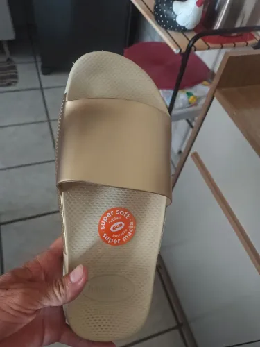 Chinelo Havaianas Slide Dourado - Conforto e Estilo!