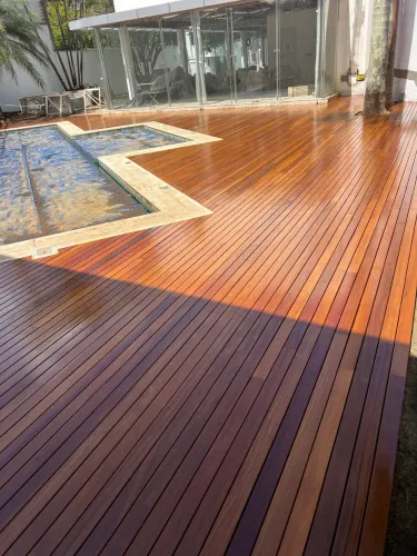 Deck com restauração cetol deck , venha fazer seu orçamento.