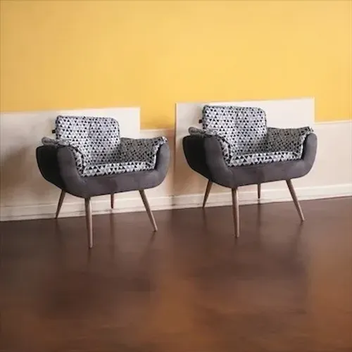 Par de Poltronas Estofadas - R$:1050,00