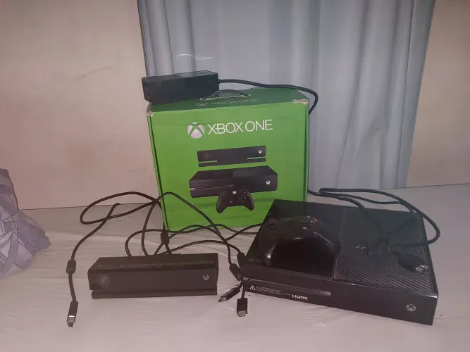 Xbox One Fat + 1 controle + Kinect 