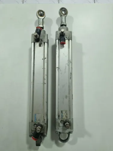 Dois cilindros pneumaticos