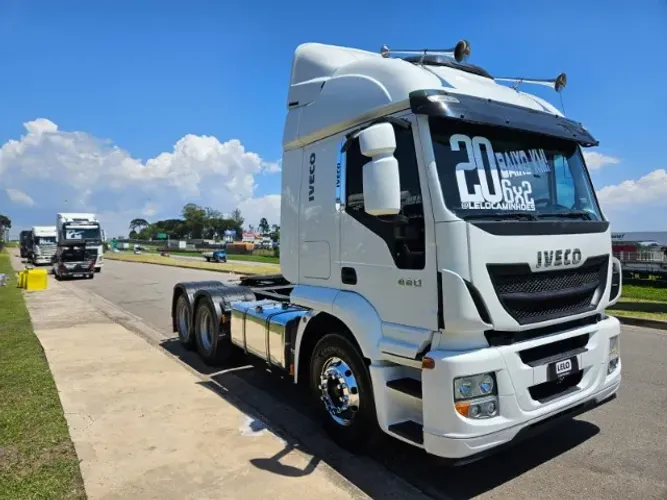 Iveco Hi Road Tração 6x2 Ano 2020 Automático caixa térmica Buzina Marítima