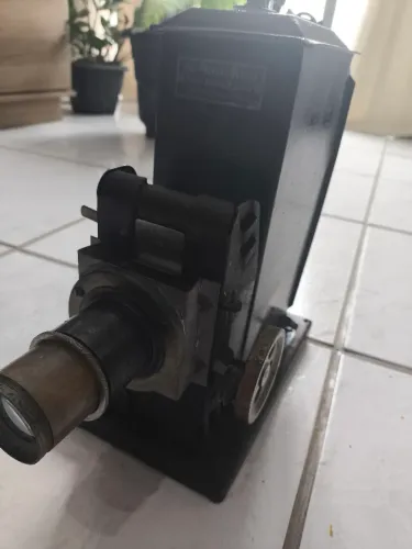 Máquina e filmadoras antigas dos anos 1900