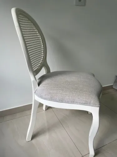 Cadeira Vintage em Branco