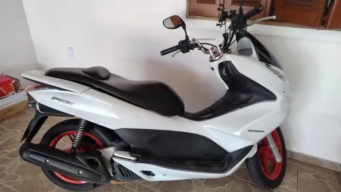 MOTOCICLETA HONDA PCX 150  -  EXCELENTE ESTADO DE CONSERVAÇÃO E BAIXA QUILOMETRAGEM