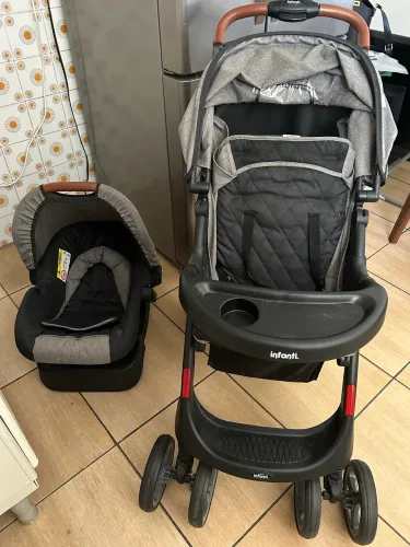 Carrinho de bebê + bebê conforto 