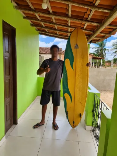 Prancha de Surf Bennet Foam 150 com Capa Tropical Brasil