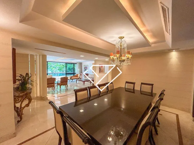 Apartamento de luxo 4 quartos, 3 vagas  Rua nobre do Leblon!