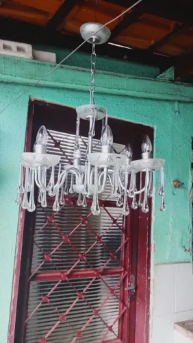 "Antiguidade"- Lustre Maria Tereza de louça 6 braço com 44 gotas de vidro e 6 lâmpadas