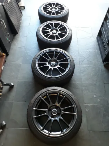Rodas scorro originais aro 17 com pneus semi novos.