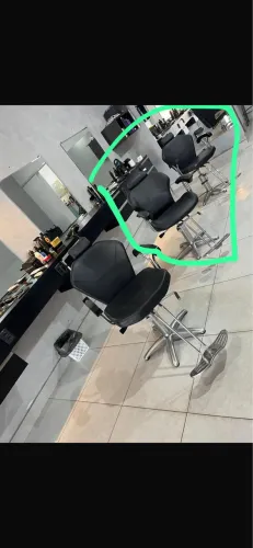 Vendo 2 cadeiras de barbeiro