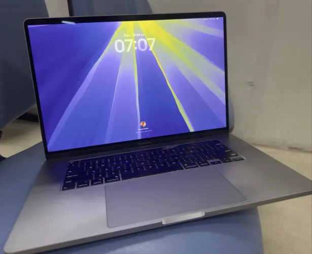 MacBook Pro 16? 2019 i7 16GB 512GB Radeon Pro 5300M 4GB