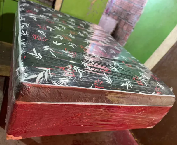Cama de casal de espuma alta