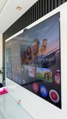 SmartTV ano modelo 2027 Tela Amoled 75 polegadas 3 meses de uso .