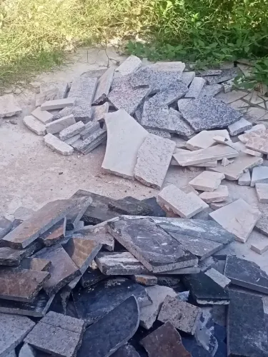 pedaços de granitos próprio pra calçadas