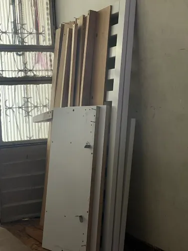 Berço com colchão seminovo