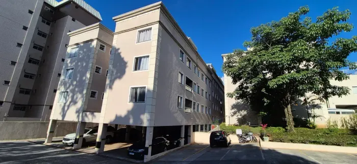 Duplex para aluguel possui 72 metros quadrados com 2 quartos em Portão - Curitiba - PR