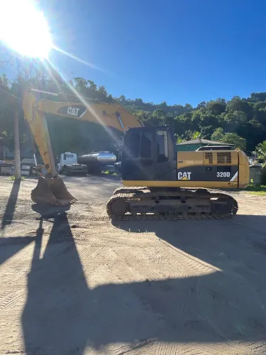 Escavadeira caterpillar 320d