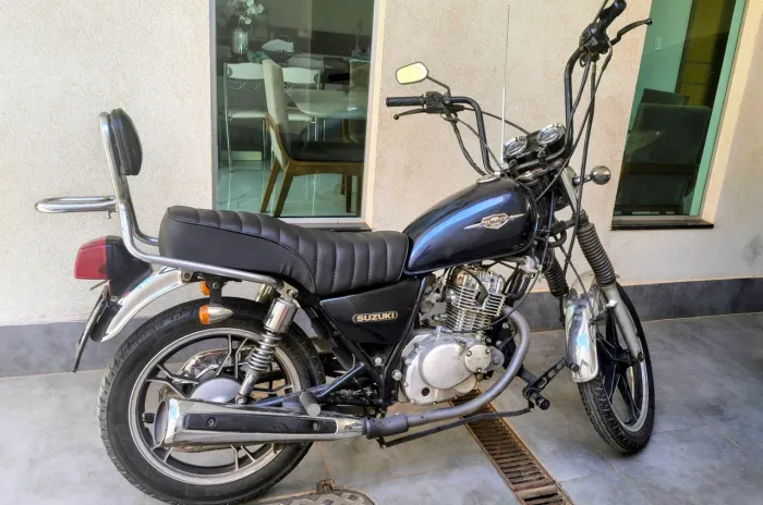 Suzuki Intruder ano 2013