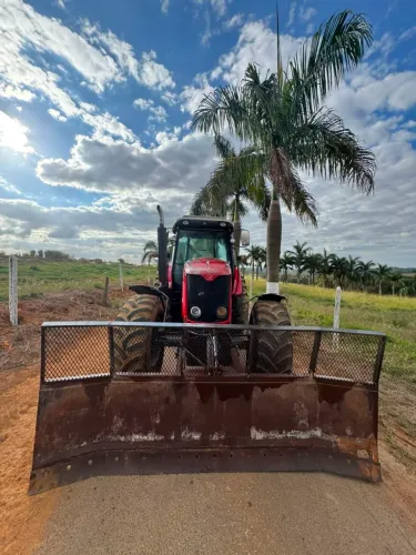 MF7140 4X4 ANO 2014 LAMINA