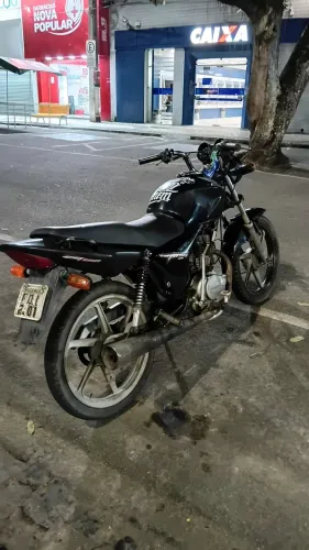 Vende-se moto de leilão, tudo funcionando 