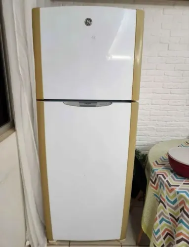Vende-se Geladeira