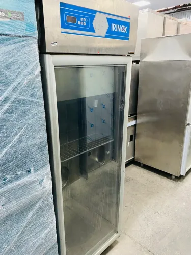 Geladeira inox expositora vertical Irinox