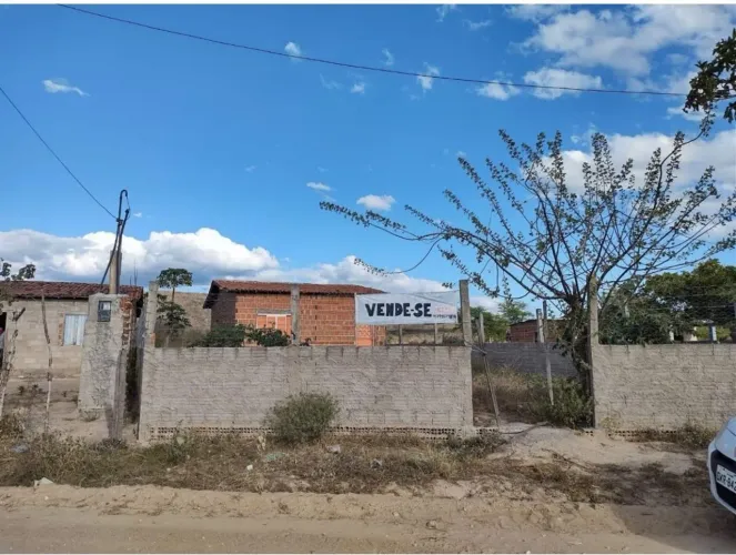 Terreno com uma casa - Jacobina/BA