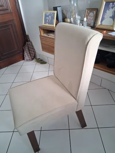 Vendo cadeiras mdf ,semi novas poucos uso