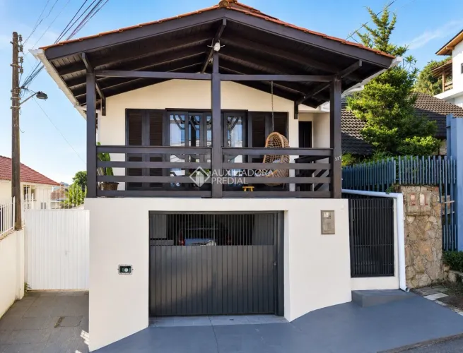 Casa para alugar na Agronômica | 3 dormitórios | Próxima à Beira-Mar Norte | Florianópolis