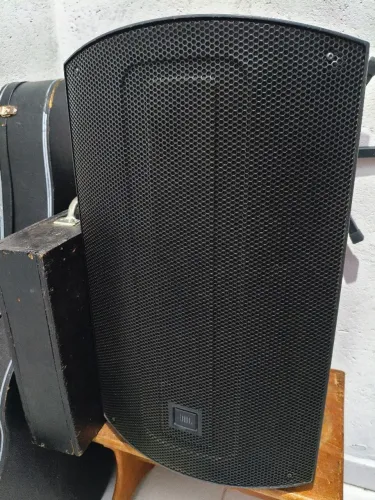 Caixa JBL ativa profissional