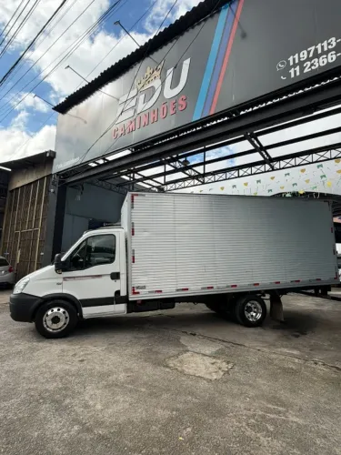 IVECO DAILY 70C17 2013 COM AR CONDICIONADO 