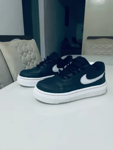 tênis nike court vision platform preto 39 forma menor