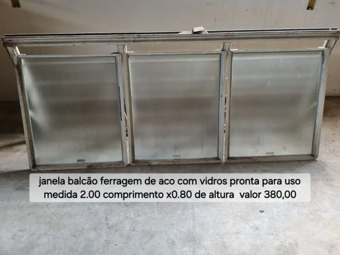 Janela basculante de ferro com vidro