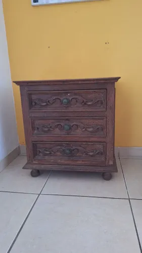 Criado em madeira