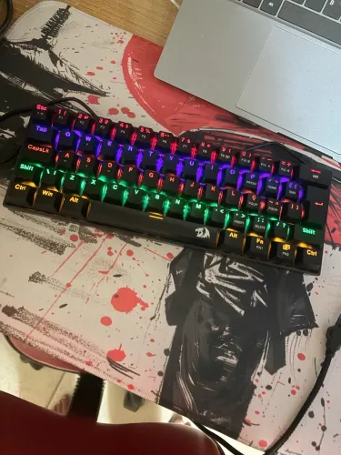 Vendo teclado Red dragon 60% em ótimo estado estou vendendo porque comprei outro