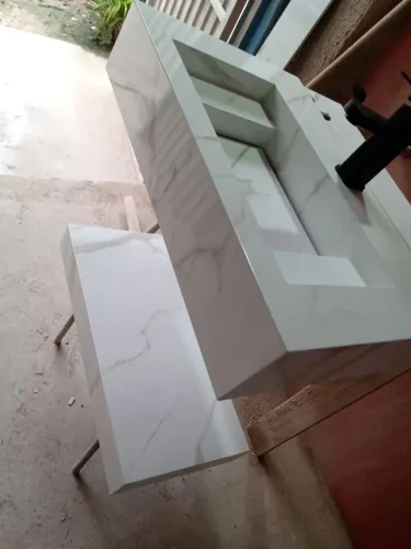 Lavatório esculpido em porcelanato apronta entrega..