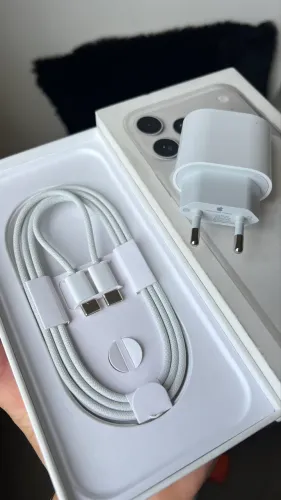 Carregador usado do 17 Pro Max original cabo USB C lacrado 